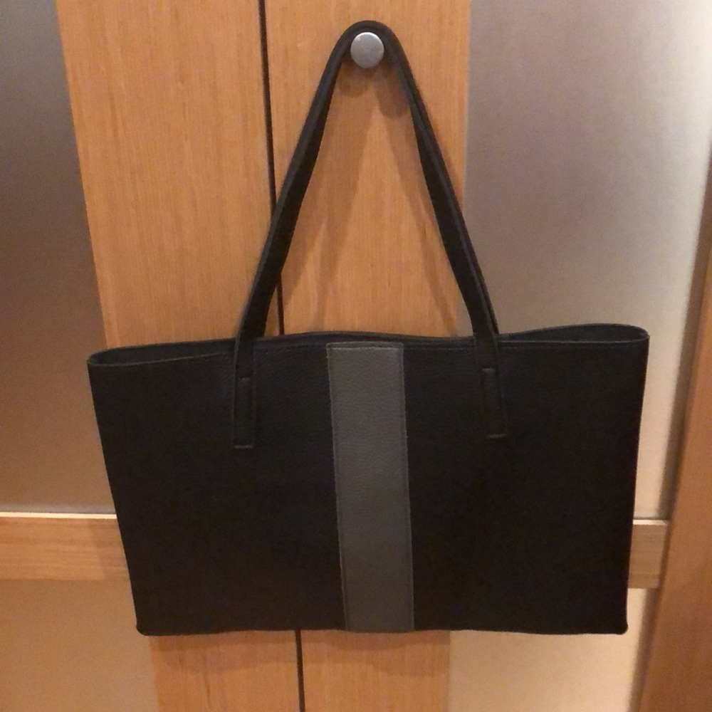 ✔️ Donated Vince Camuto Pebbled Vegan Leather Luck Tote Bag (discount) - Picture 3 of 16